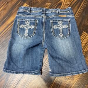 Cowgirl Tuff Co. Victory Cream Bermuda Short